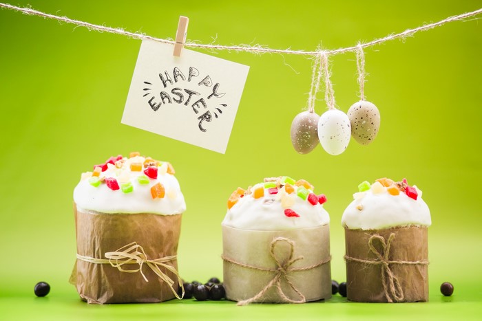 Easter Kulich cakes with eggs and Happy Easter note