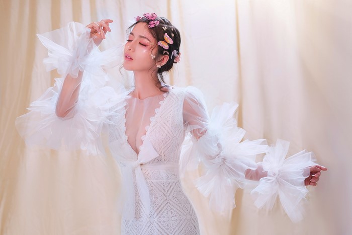 4K Asian Woman in Dress with Butterflies