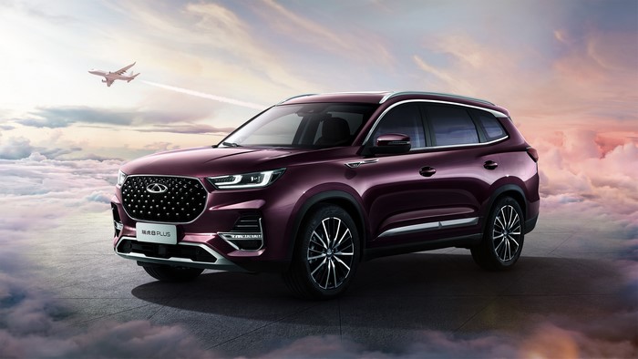 Chery Tiggo 8 Plus crossover in violet metallic color