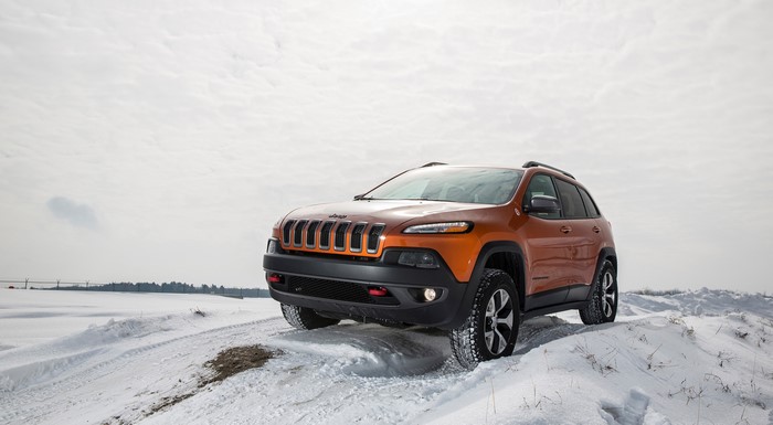 4K 2015 Jeep Cherokee Trailhawk in Snow