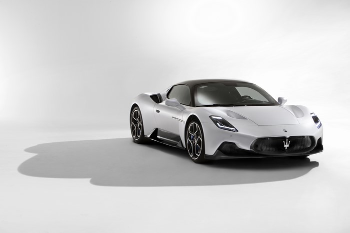 4K Maserati MC20 White Metallic