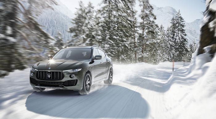 Maserati Levante S Q4 GranSport driving in snow