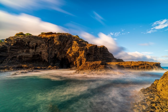 4K Piha Beach New Zealand Coastline with Rocky Cliffs