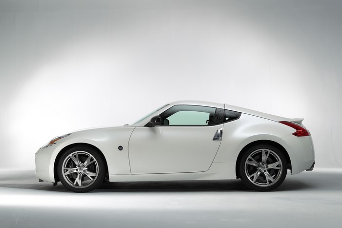 White Nissan 370Z Signatech (Z34) 2012