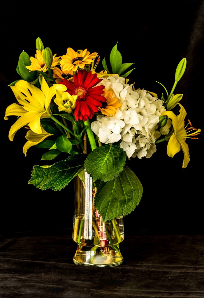 Bouquet of lilies, hydrangeas, and sunflowers in a vase