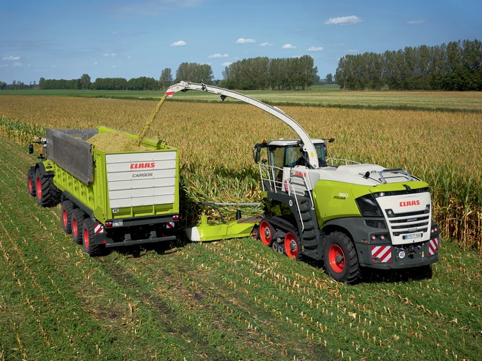 Claas Jaguar 960 Terra Trac harvesting corn