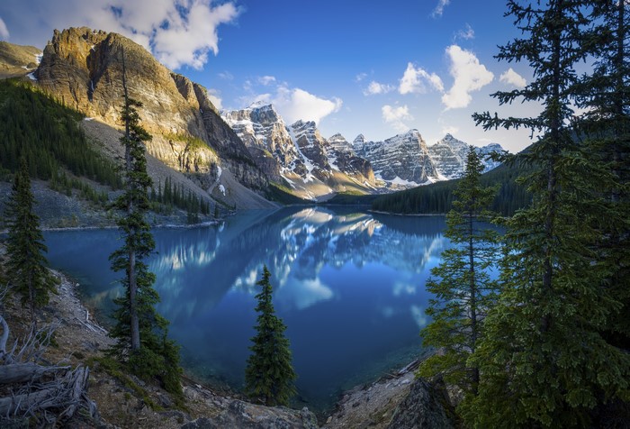 4K Serene Lake and Mountains in Banff, Alberta