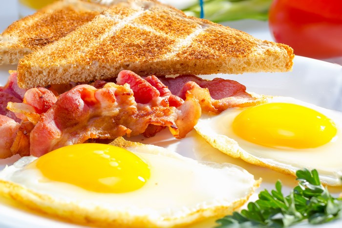 Fried eggs with bacon and toast