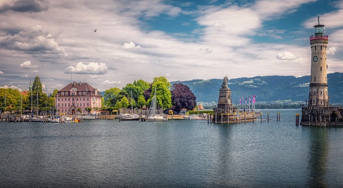 Lindau harbor with lighthouse and monument