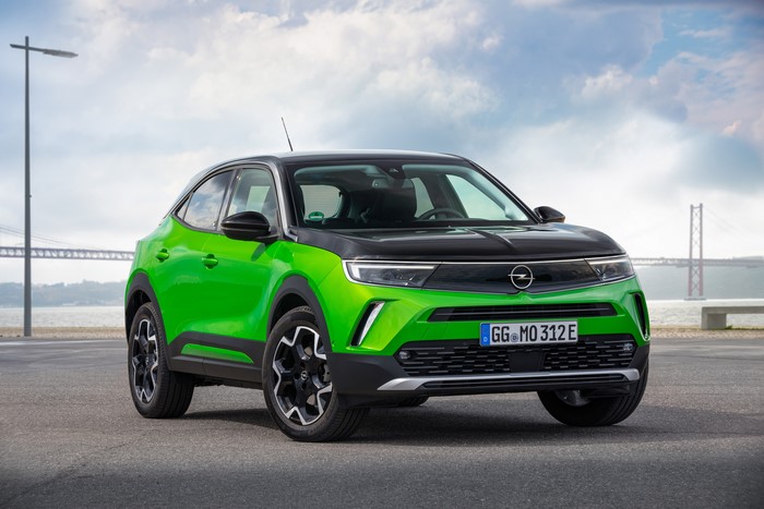 Opel Mokka-e Crossover in Metallic Green