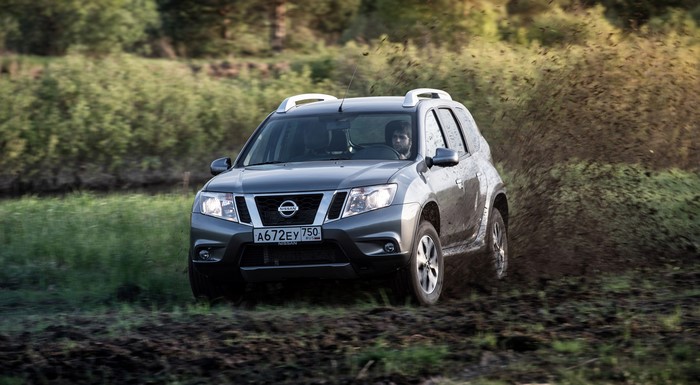 Nissan Terrano driving through mud