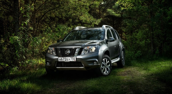 Nissan Terrano RU-spec SUV in forest