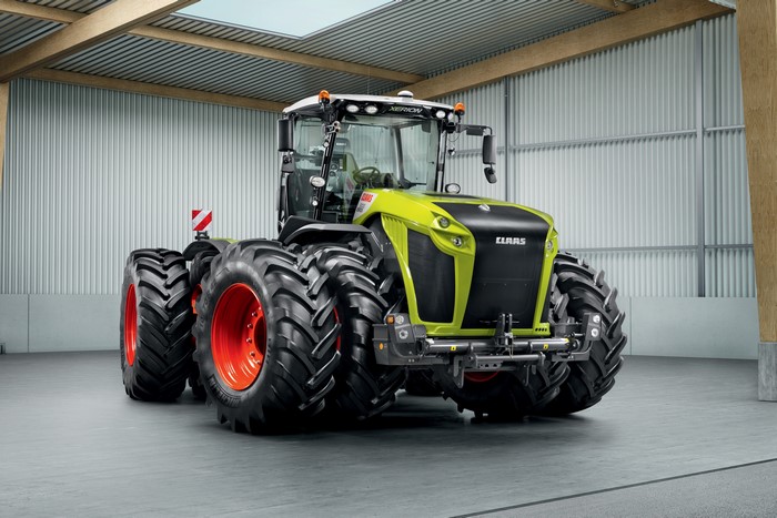 Claas Xerion 5000 Tractor in a Barn