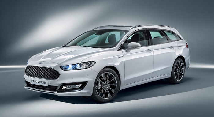 White Ford Mondeo Turnier Vignale Estate Car