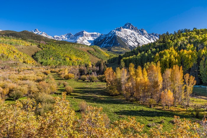 4K Autumn Mountains with Mount Sneffels in USA