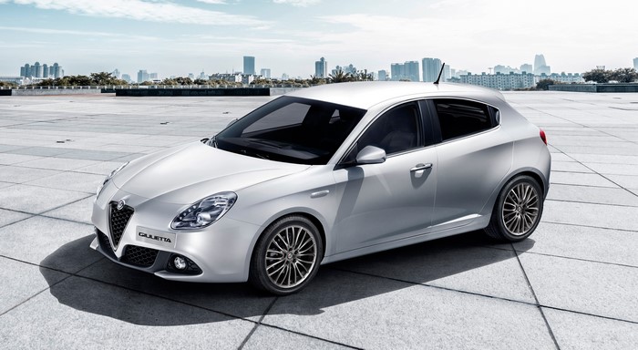 White Alfa Romeo Giulietta Hatchback