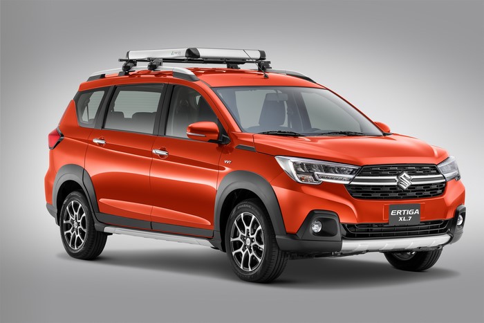 4K Suzuki Ertiga XL7 MX-spec Metallic Red Car