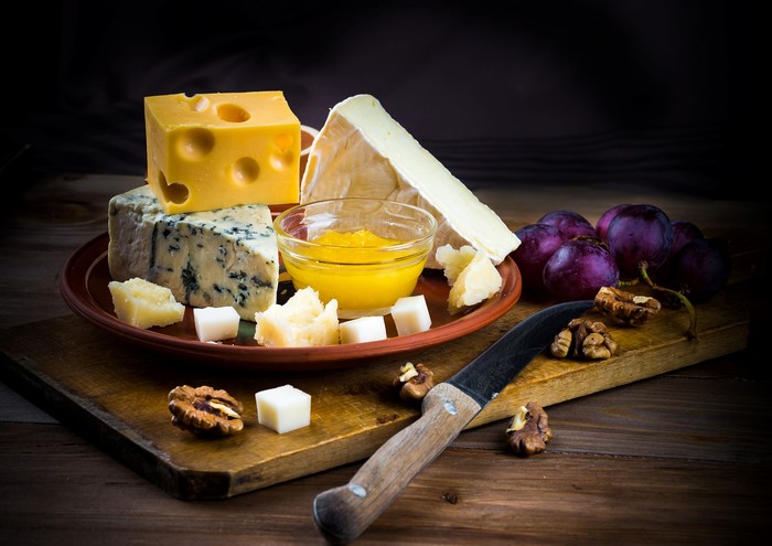 Cheese platter with nuts and knife