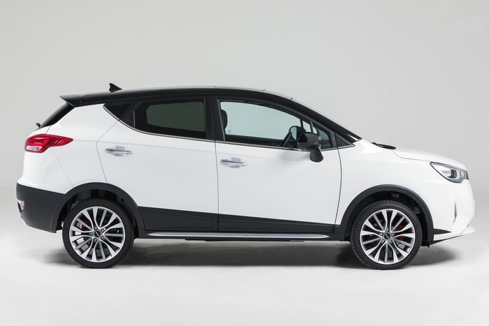 4K White JAC/EVO4 Crossover Car Side View
