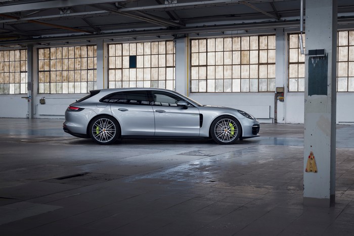 Porsche Panamera 4 E-Hybrid Sport Turismo in Silver