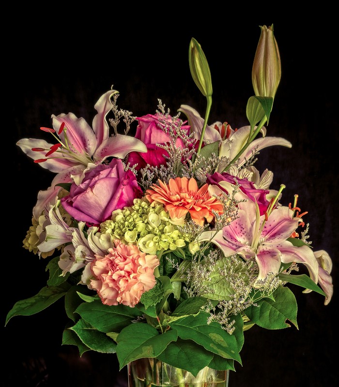 Elegant Bouquet of Roses, Lilies, and Hydrangea