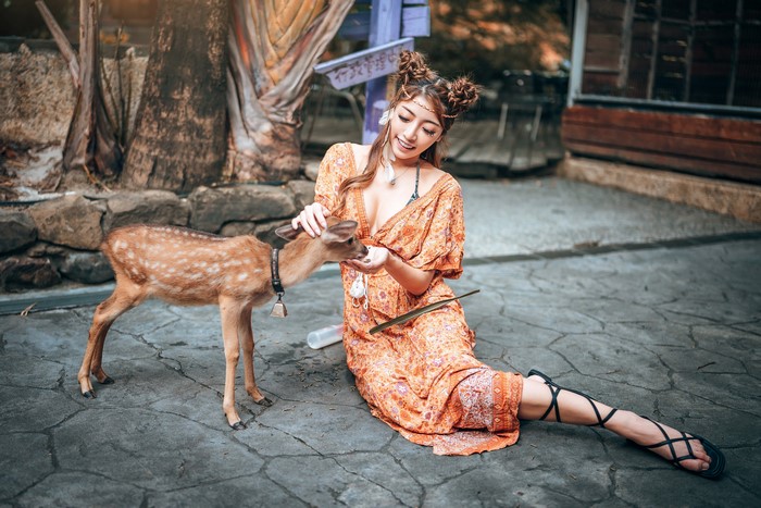 4K Asian Woman Sitting with Deer Cub