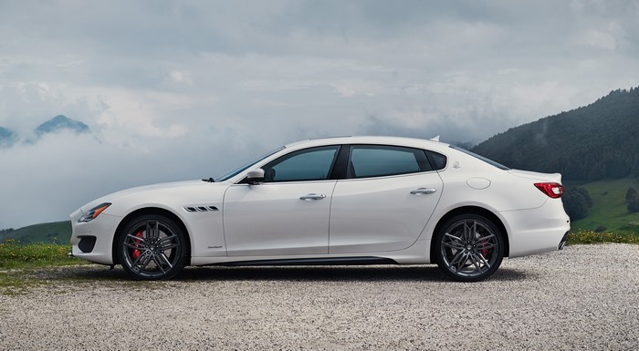 White Maserati Quattroporte GranSport Sedan