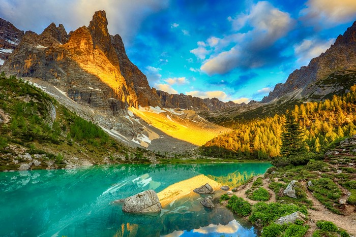 Lake Sorapis in the Italian Alps
