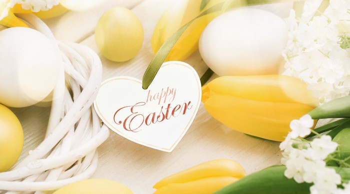 Easter heart tag with tulips and eggs