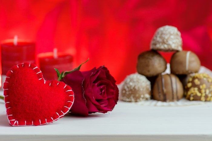 4K Valentine's Day Rose and Chocolates