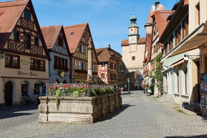 Rothenburg ob der Tauber street with tower and fountain