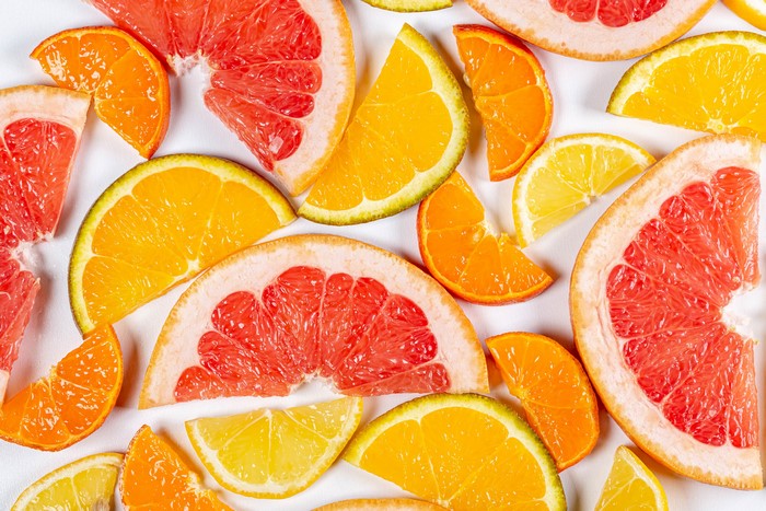 Citrus fruit slices: oranges, grapefruits, and lemons