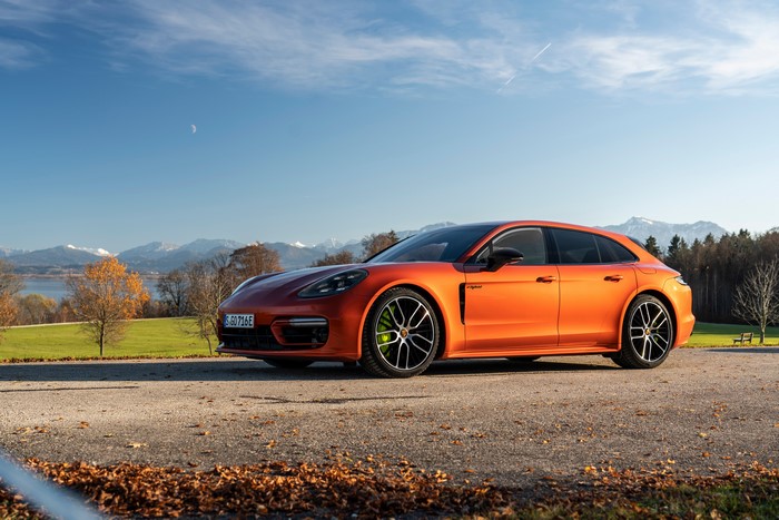 Porsche Panamera 4 E-Hybrid Sport Turismo SportDesign Package