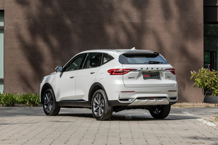 4K White Haval F7 Crossover