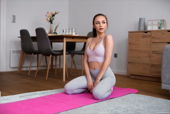 Alya Stark fitness pose