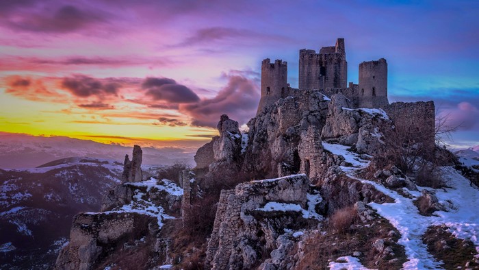Castello Rocca Calascio Fortress Ruins in Italy