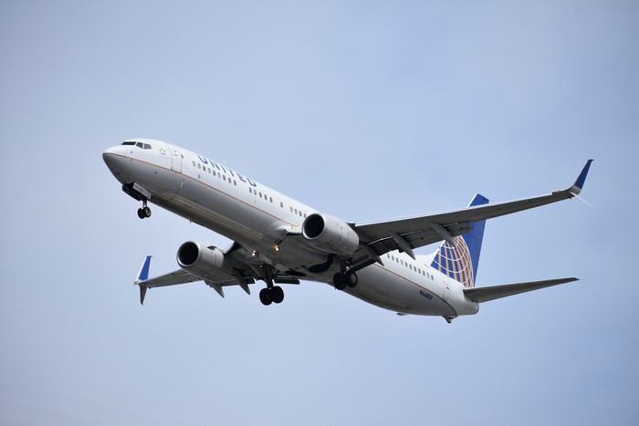 United Airlines Boeing 737 Airplane in Flight