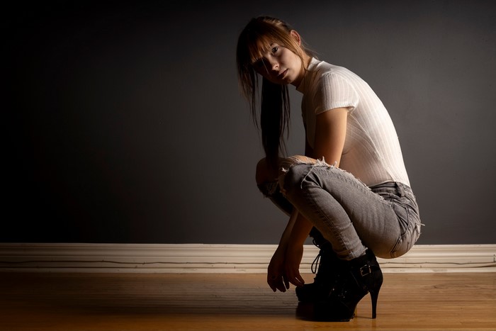 Rebekka Weigand crouching in ripped jeans and t-shirt