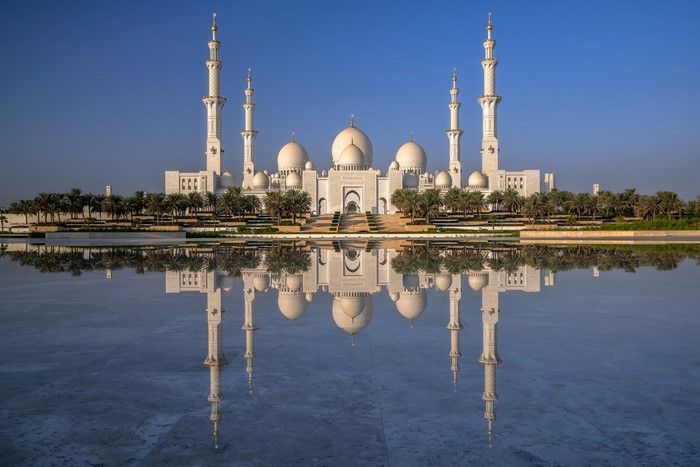 Sheikh Zayed Grand Mosque Reflection 4K
