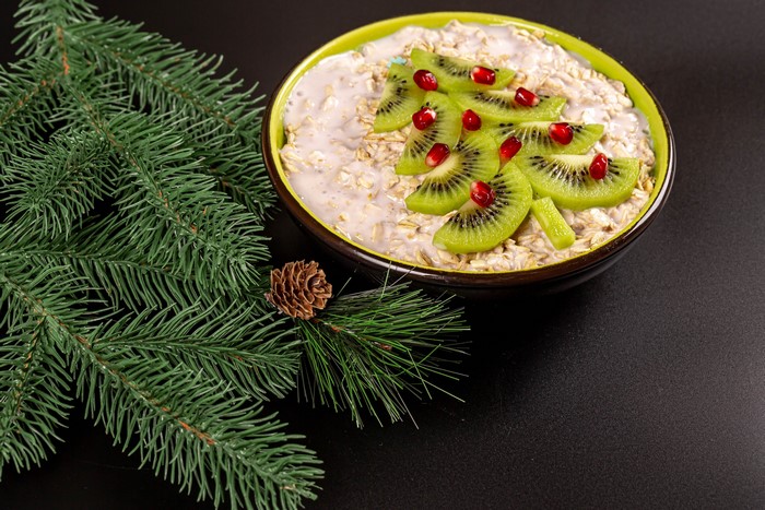 Christmas Oatmeal with Kiwi and Pomegranate