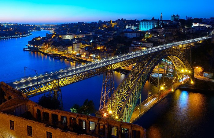 Dom Luís I Bridge over Douro River in Porto at dusk
