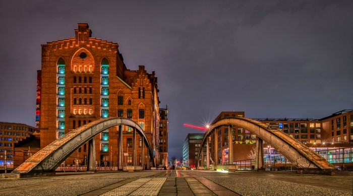 Hamburg Speicherstadt bridges at night