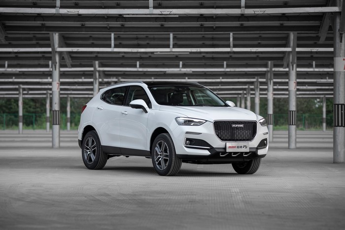 White Haval F5 Crossover parked under solar panel structure