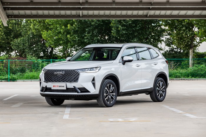 4K White Haval H6 Crossover