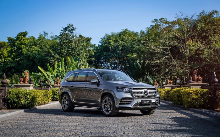 Grey Mercedes-Benz GLS 450 4MATIC SUV