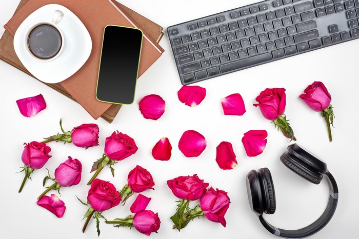 Roses, Keyboard, Coffee, Headphones, Smartphone, Books