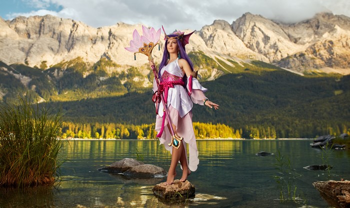 Splendid Staff Nami from League of Legends Cosplay