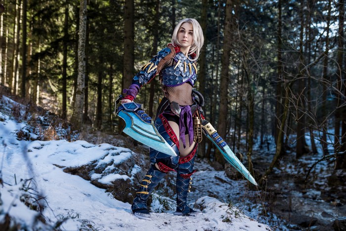 Cosplayer in Nargacuga Armor with Swords in Snowy Forest