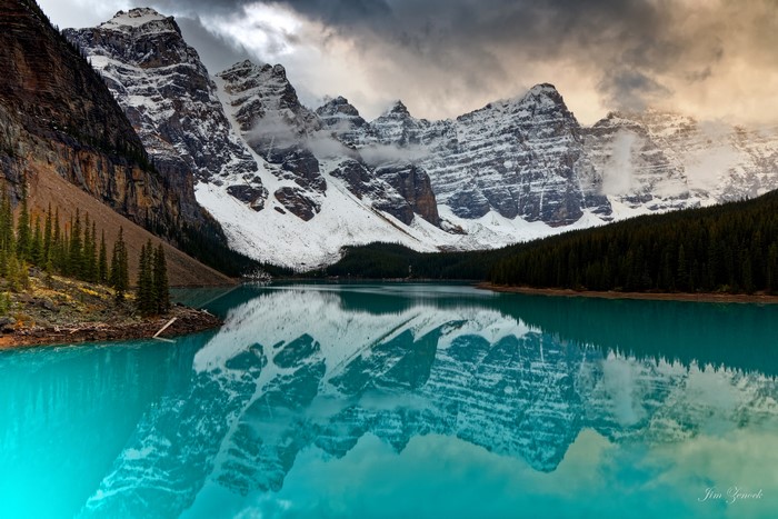 4K Moraine Lake Alberta Mountains Reflection Banff