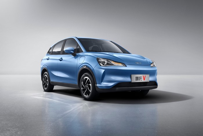 Hozon Neta V electric crossover in light blue